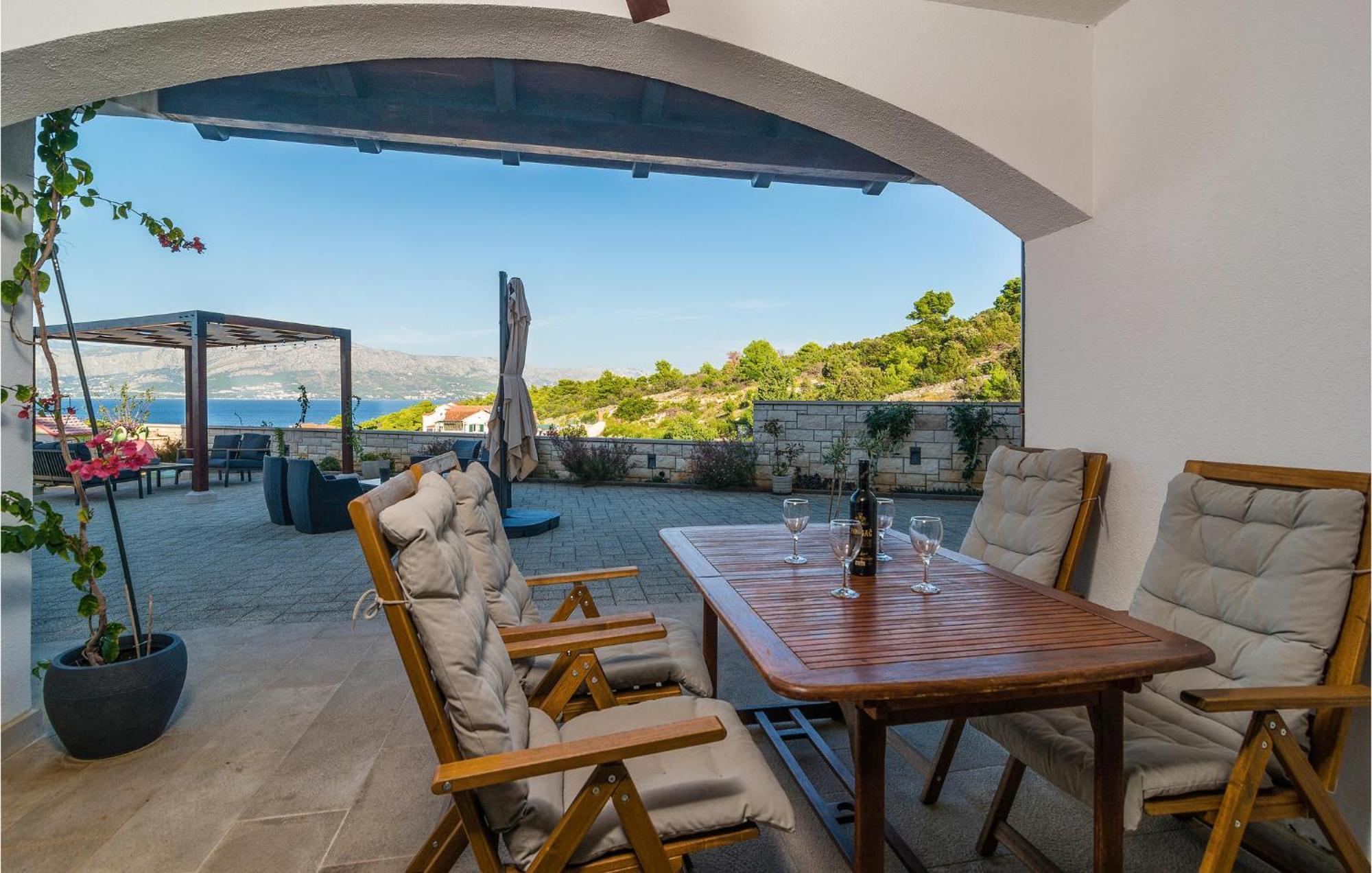 Nice Home In Postira With Outdoor Swimming Pool Exteriér fotografie