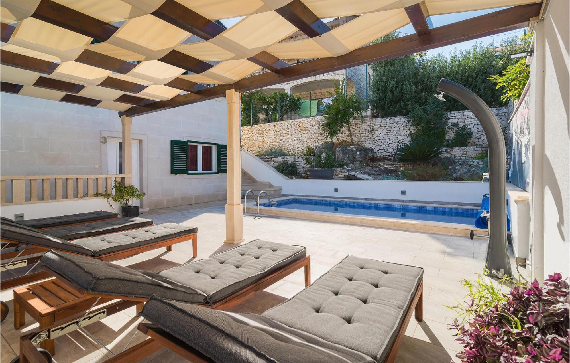 Nice Home In Postira With Outdoor Swimming Pool Exteriér fotografie