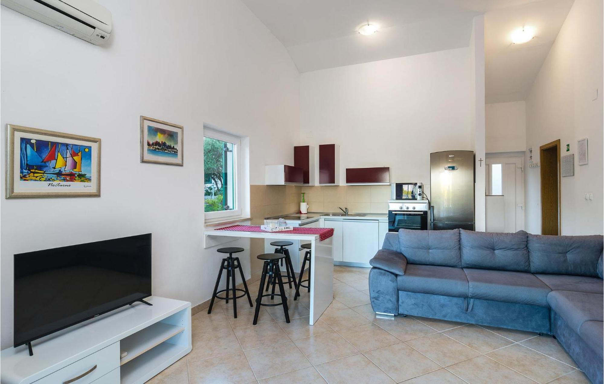 Nice Home In Postira With Outdoor Swimming Pool Exteriér fotografie