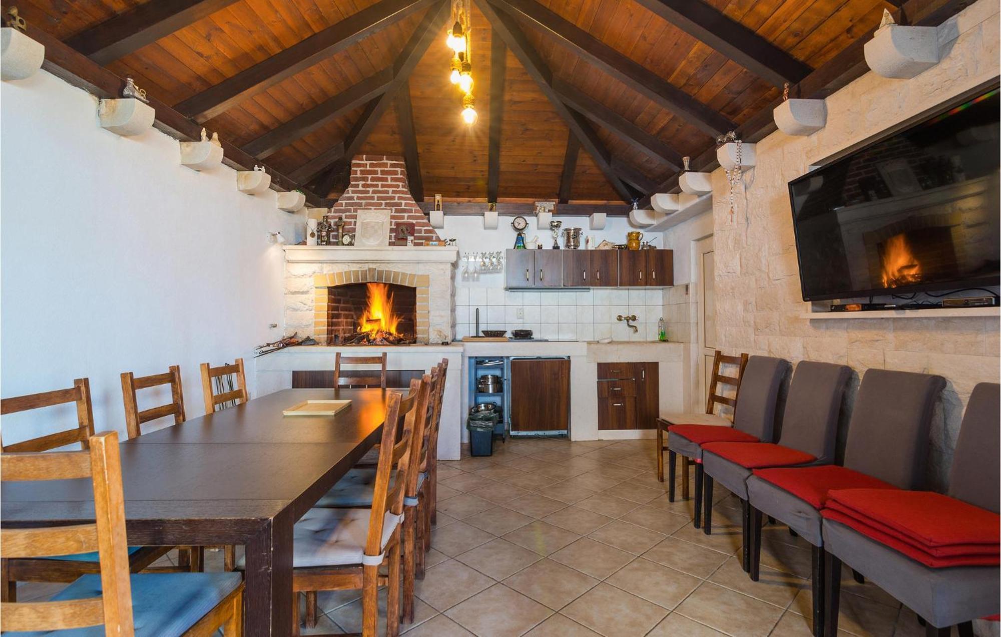 Nice Home In Postira With Outdoor Swimming Pool Exteriér fotografie